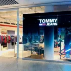 Forretning 1 billede TOMMY JEANS Modetøj i Århus C 82