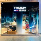 Forretning 2 billede TOMMY JEANS Modetøj i Århus C 82